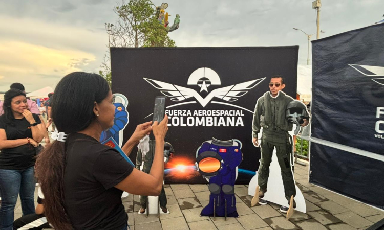 En Barranquilla, Fuerza Aeroespacial celebra su aniversario con ciudadanos en evento deportivo