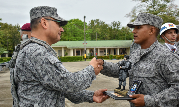 Joven Guajiro obtiene el primer puesto en el cuarto curso de soldados profesionales