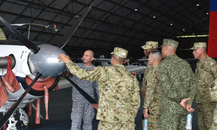 Visita estratégica fortalece formación de Suboficiales en estudios de alta jerarquía