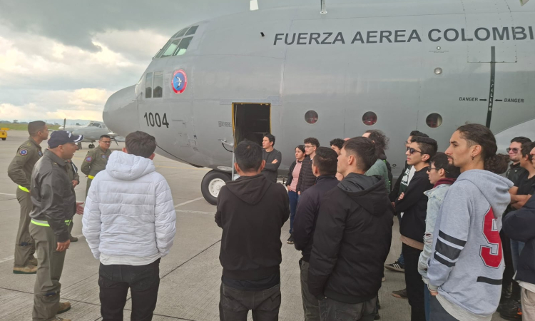 Estudiantes de la Universidad Distrital conocieron capacidades de CATAM