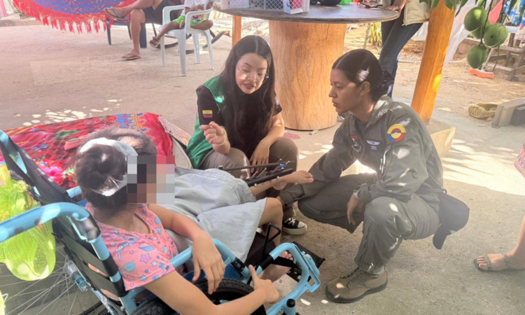 Entrega de sillas de ruedas beneficia a menores en La Guajira