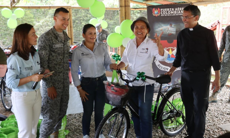 Cerca de 400 regalos fueron entregados en zonas urbanas y rurales 