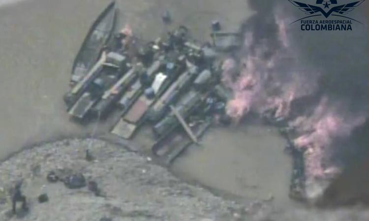 Dragas usadas para extraer oro y contaminar el río Cauca fueron inutilizadas