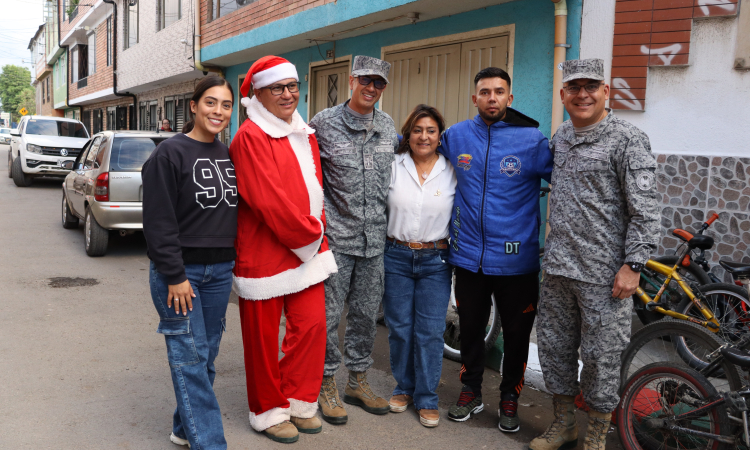 Fuerza Aeroespacial Colombiana adelantó la campaña navideña “Operación Gratitud” en Madrid, Cundinamarca