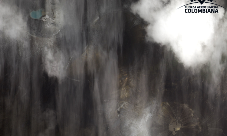 Vigilancia y reconocimiento aéreo sobre el volcán Puracé en el Cauca