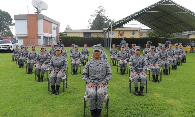 Un nuevo hito en la Fuerza Aeroespacial: Primer contingente de mujeres culmina su servicio militar