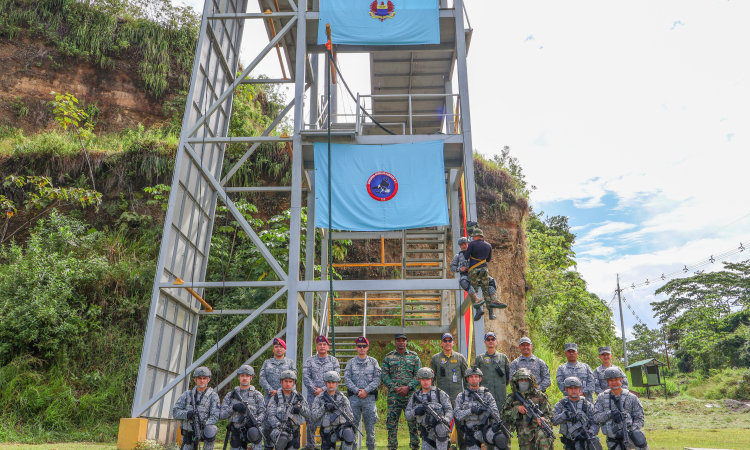 Guyana busca ampliar capacidades operacionales mediante intercambio formativo en Colombia