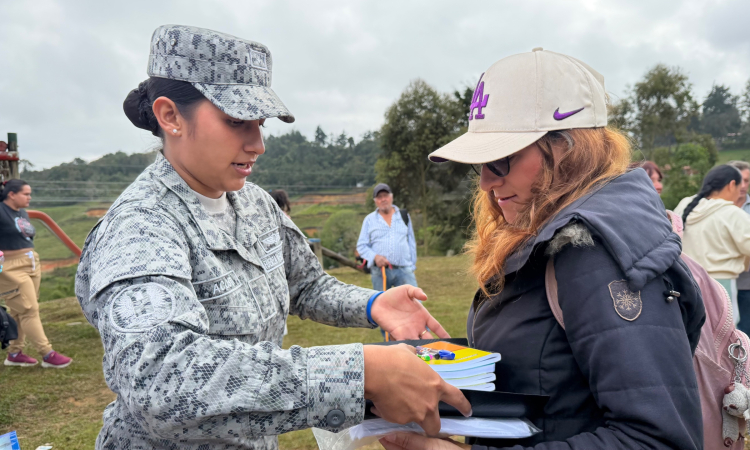 Más de 120 kits escolares apoyan la educación en Marinilla, La Ceja y Rionegro