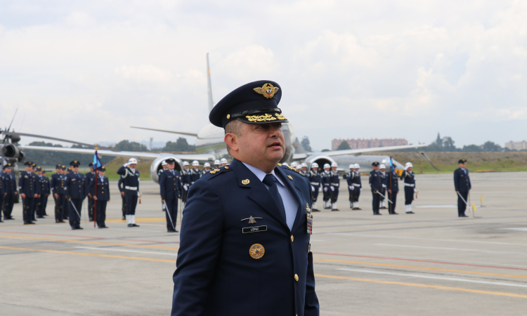 Brigadier General John Henry López, nuevo Comandante del Comando Aéreo de Transporte Militar 