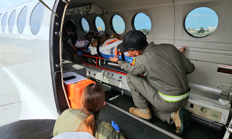 La misión aeromédica continúa durante el puente festivo en la región insular