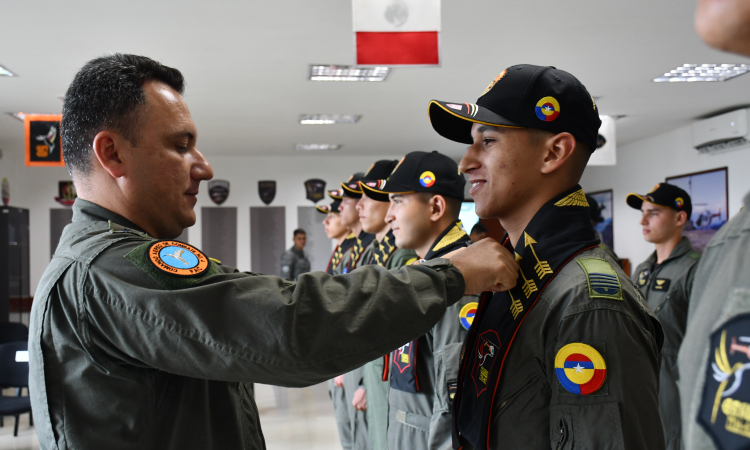 Disciplina y técnica impulsan a doce alféreces en su camino al vuelo