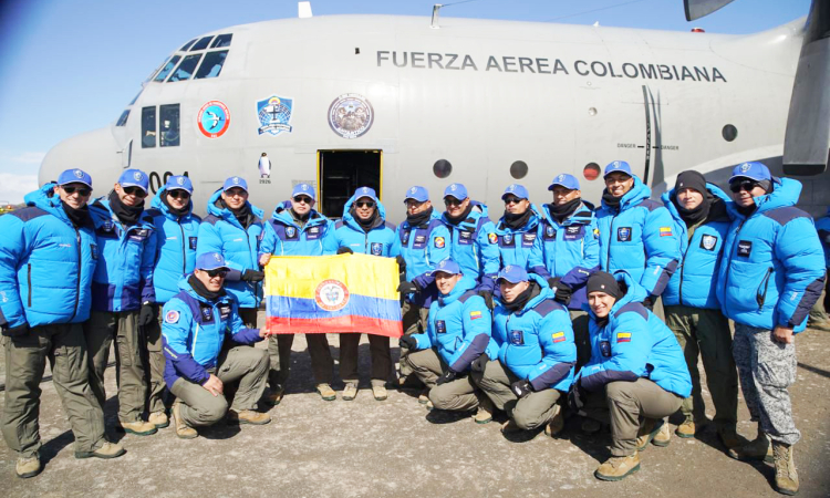 Capacidad polar y cooperación internacional en la Octava Campaña Antártica de la FAC