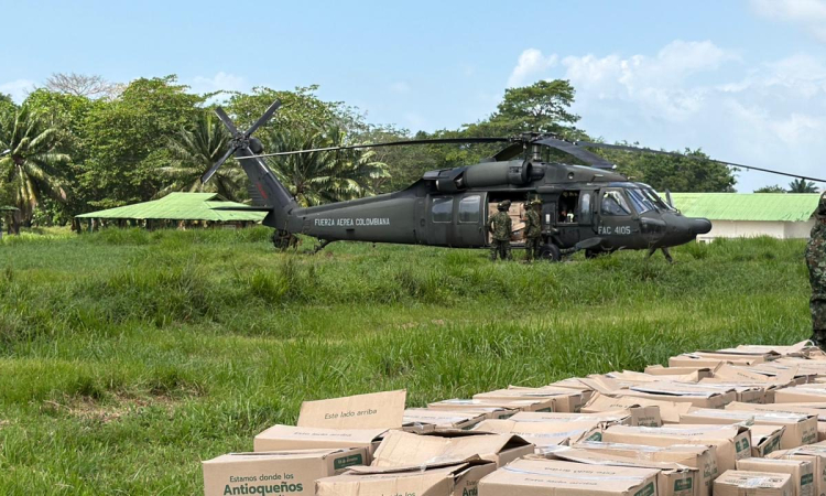 Fuerza Aeroespacial Colombiana desplegó capacidades aéreas para asistir a Córdoba y Antioquia.