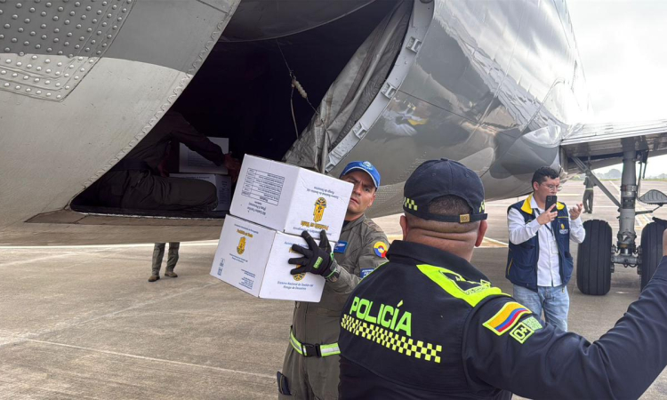 Fuerzas Militares refuerzan atención a emergencia por inundaciones en Colombia