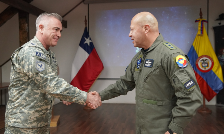 La IV Brigada Aérea de la FACH, aliada estratégica de Colombia en la Antártica