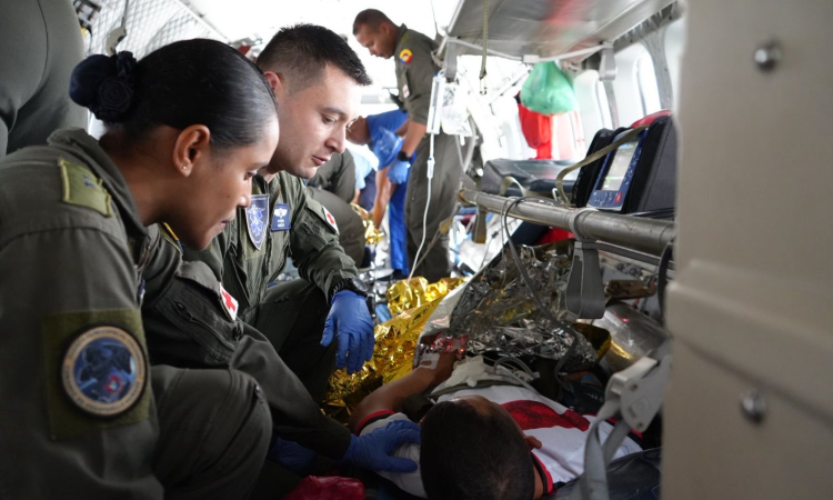 Traslado aeromédico masivo salva la vida de soldados heridos en Guaviare