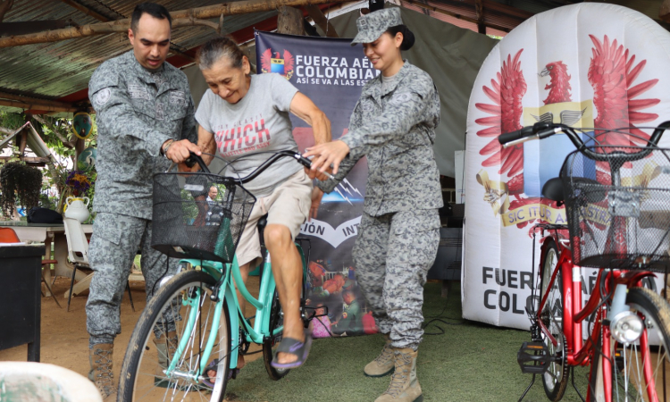 Pedaleando esperanza: bicicletas que transforman vidas en la vereda Apiay