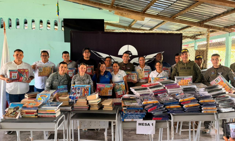 Entrega de kits escolares fortalece aprendizaje y desarrollo en institución educativa del Caquetá 