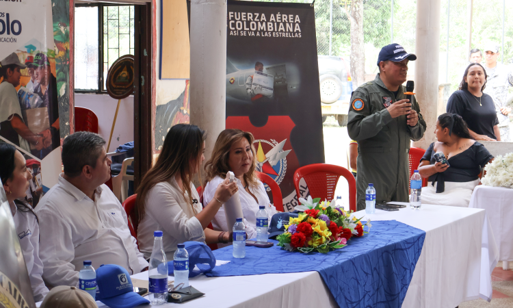 Nuevos pupitres transforman las aulas de una escuela rural en Purificación