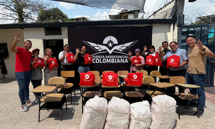 Acción Integral apoya al fortalecimiento de la educación con entregade kits escolares y mobiliario