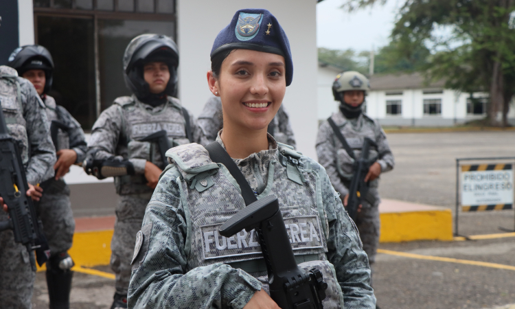 Teniente Sierra: mujer valiente al servicio de la nación