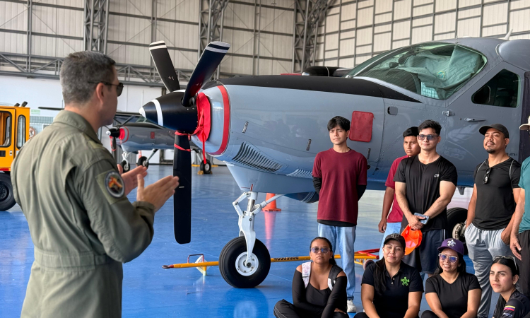 Una experiencia que acerca a los jóvenes al sueño aeroespacial
