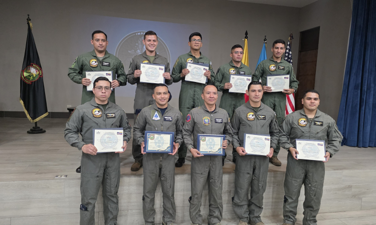 Instructores colombianos fortalecen capacidades de Defensa Aérea en Guatemala