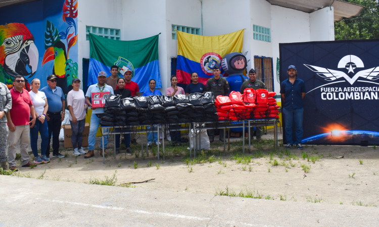Kits escolares fortalecen procesos educativos en comunidad rural de La Dorada Caldas