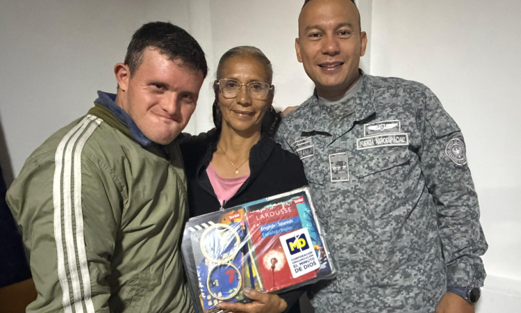Kits escolares impulsa el aprendizaje de personas con discapacidad en Funza, Cundinamarca