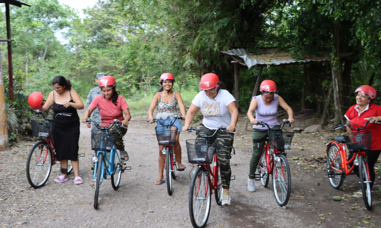 Entrega de bicicletas beneficia a madres cabeza de hogar en Villavicencio