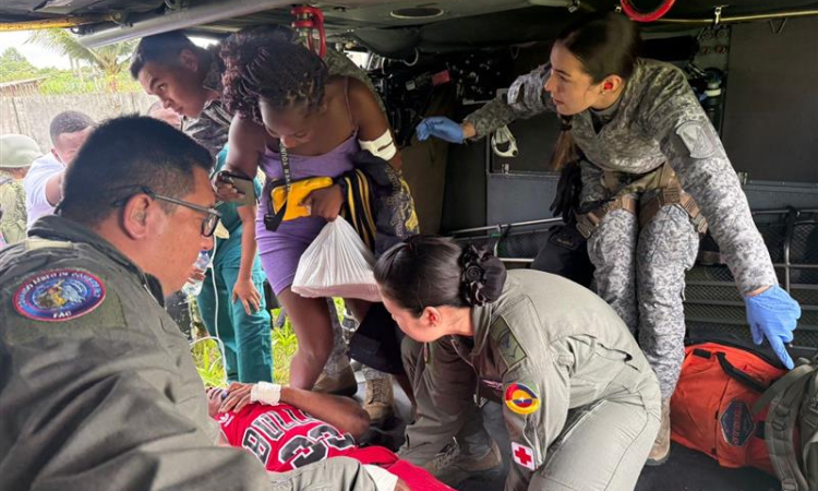 Desde Cali, despliegan capacidades aéreas al Chocó para traslado de heridos y gestante