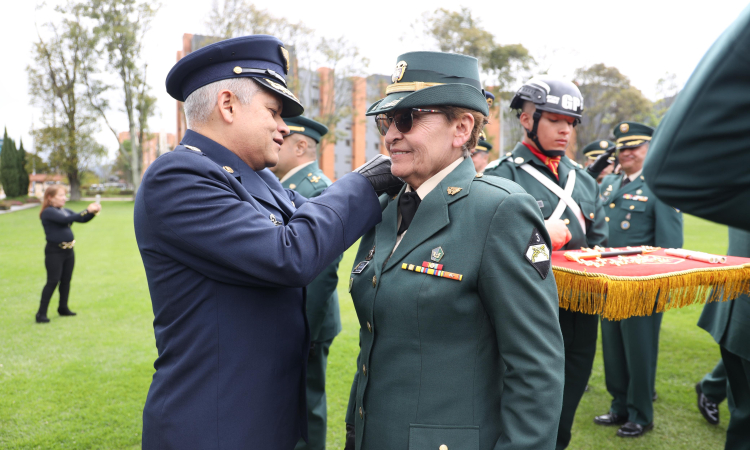 Ceremonia militar enaltece los 42 años de los Profesionales Oficiales de Reserva