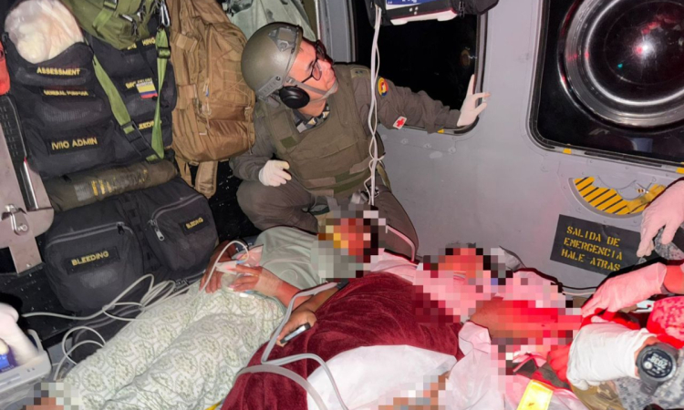 Evacuación aeromédica nocturna permitió atención médica a mujeres lesionadas en Urrao