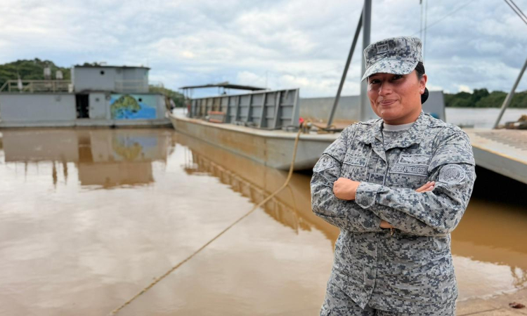 Íntegra, apasionada y valiente: mujer militar que honra la Fuerza Aeroespacial Colombiana