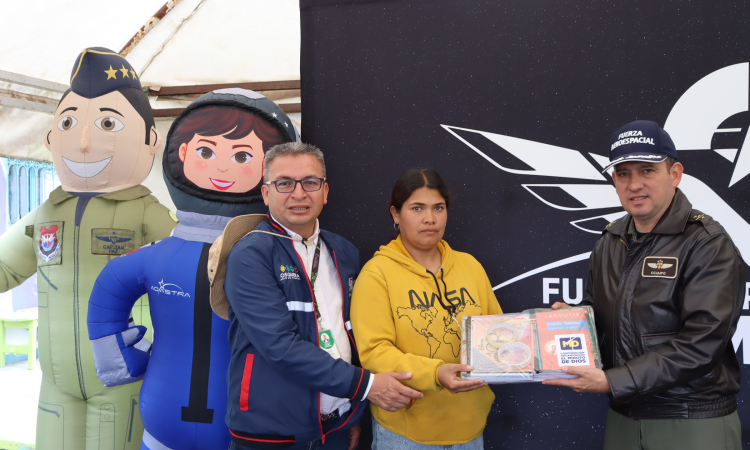 Entrega de kits escolares promueve la educación en la vereda El Pencal