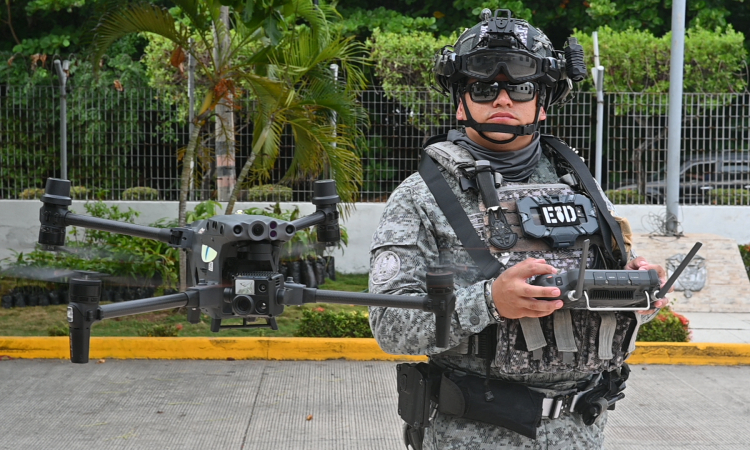 Labores de reconocimiento y vigilancia aérea en San Andrés por Plan Democracia