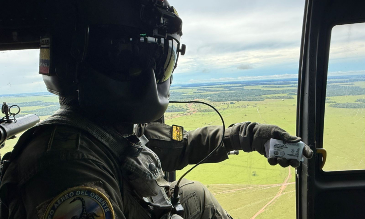 Mensajes de prevención lanzados desde el aire llegan a comunidades del Oriente