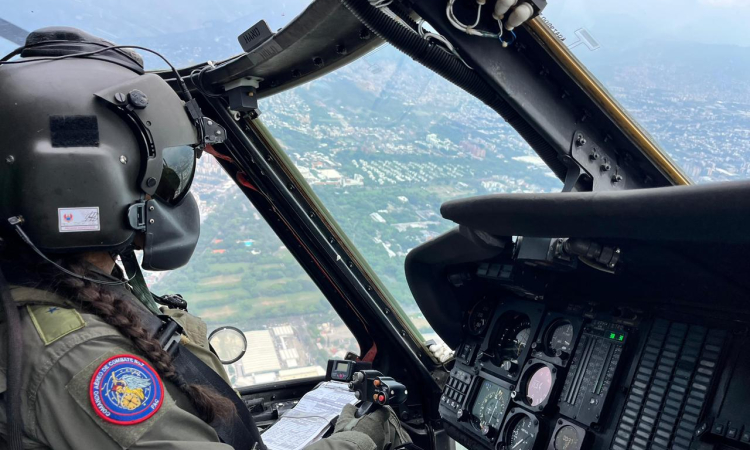 Aeronaves acompañan a los colombianos en su cita con la democracia