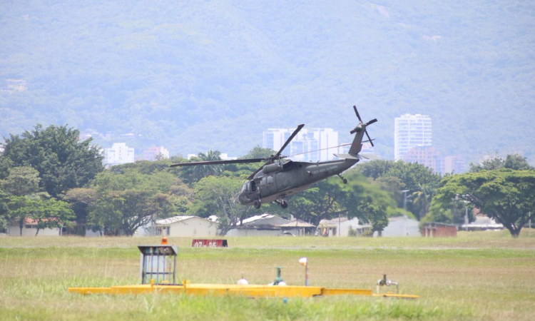Capacidades aéreas acompañan movilidad sobre la vía Panamericana en el suroccidente colombiano 