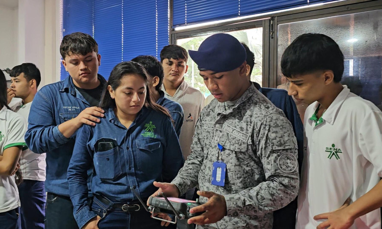 Jóvenes aprendices del SENA vivieron una experiencia aeronáutica en Casanare