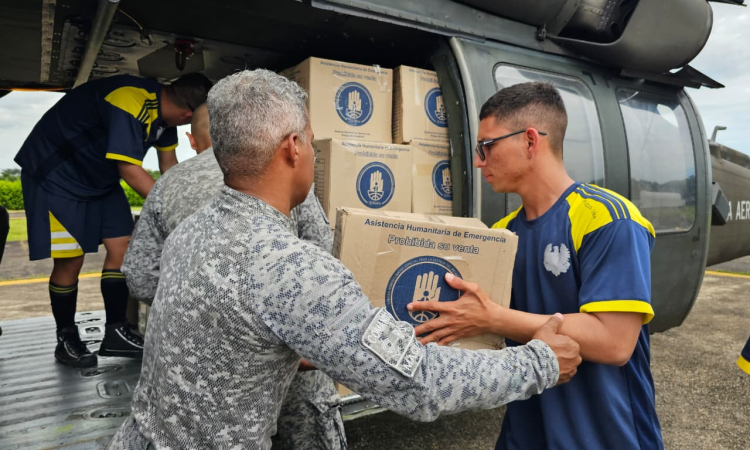 Más de 3,8 toneladas de ayuda humanitaria llegaron a Cubará a bordo de una aeronave Black Hawk
