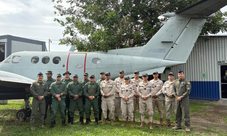Colombia comparte su experiencia para proteger el espacio aéreo costarricense