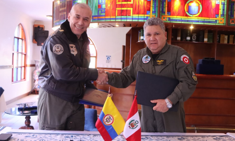 Fuerza Aeroespacial Colombiana y Fuerza Aérea del Perú fortalecen su cooperación bilateral