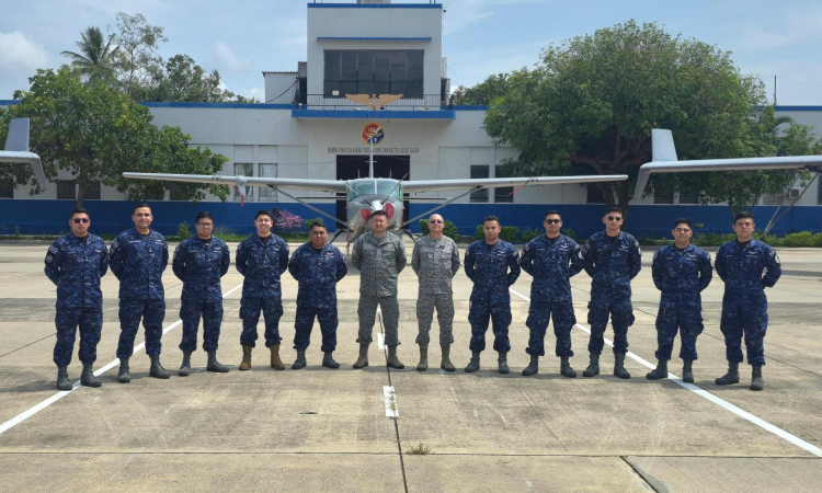 Fuerza Aérea Salvadoreña fue capacitada en mantenimiento aeronáutico por la Fuerza Aeroespacial