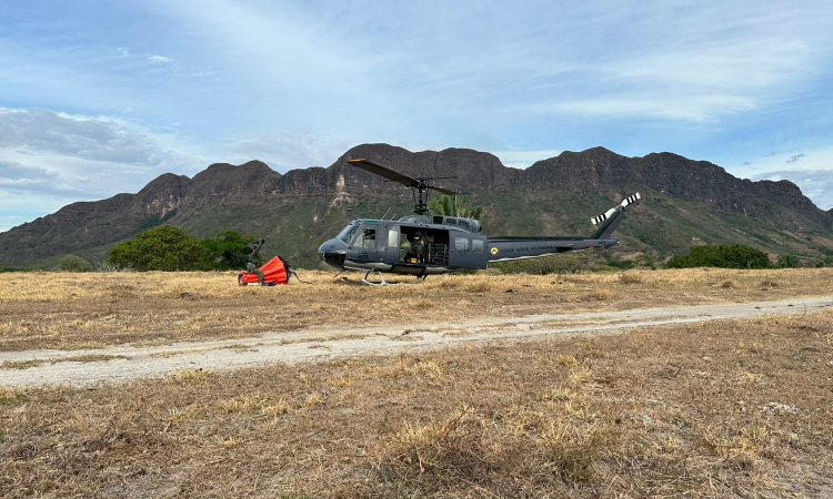 Fuerza Aeroespacial despliega capacidades aéreas para extinguir incendio en Tolima