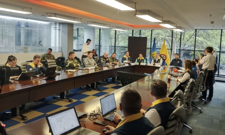 Fuerza Aérea Colombiana fortalece la preparación ante emergencias durante el simulacro nacional.