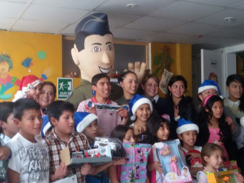 Más de cuatrocientos regalos entregará la Fuerza Aérea Colombiana a niños de escasos recursos en Bogotá 
