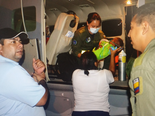 Bebé indígena es trasladado por la Fuerza Aérea hasta Villavicencio