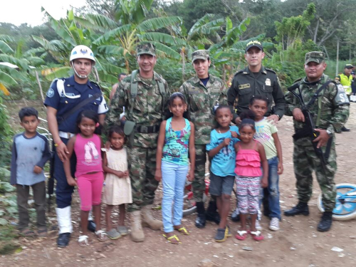 Fuerzas Militares y Policía caminan por los barrios de San Andrés