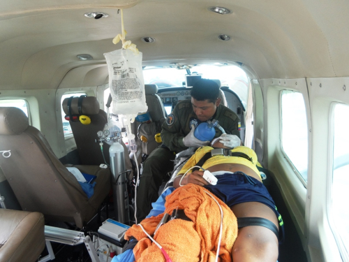 Fuerza Aérea Colombiana traslada a mujer indígena en delicado estado de salud desde Tarapacá
